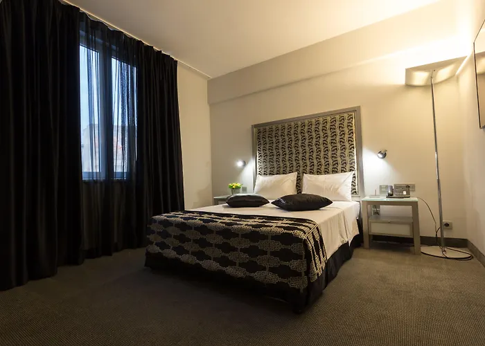 Zeus Essence 布加勒斯特