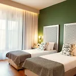 Zeus Essence فندق 3*