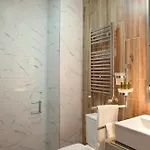 Zeus Essence بوخارست