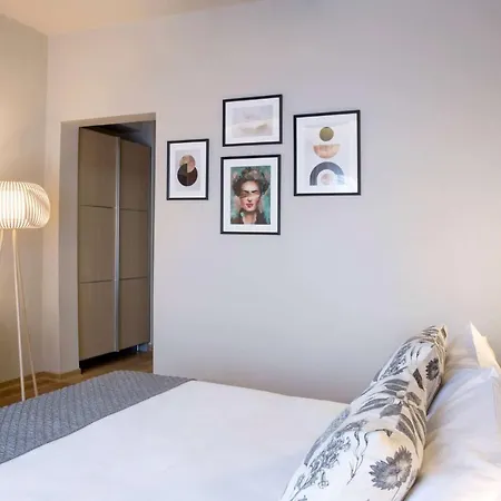 Zeus Essence 3* Bükreş