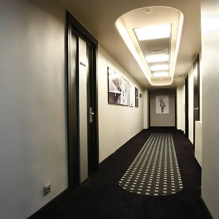 Zeus Essence 3* Bükreş