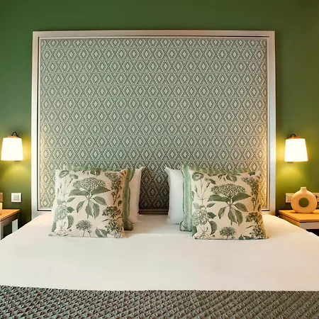 Zeus Essence Bucharest Central Hotel 3*