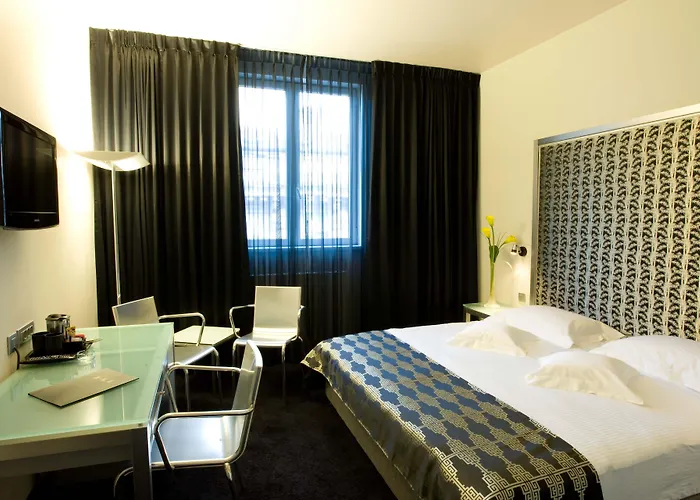 Zeus Essence Hotel 3*