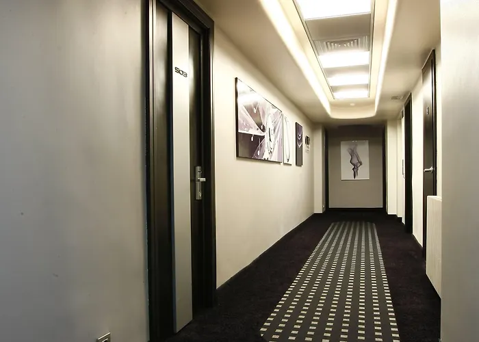 Zeus Essence 3* Bucureşti