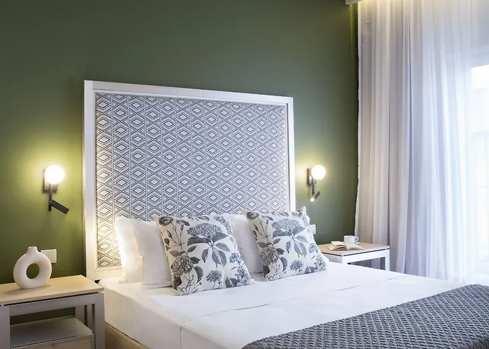 فندق Zeus Essence 3*