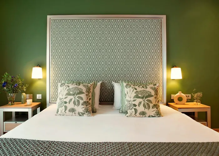 Zeus Essence Hotel 3*