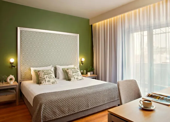 فندق Zeus Essence 3*