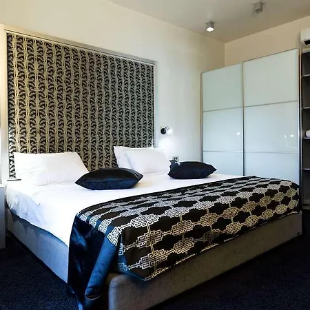 Zeus Essence Bucharest Central Отель 3*